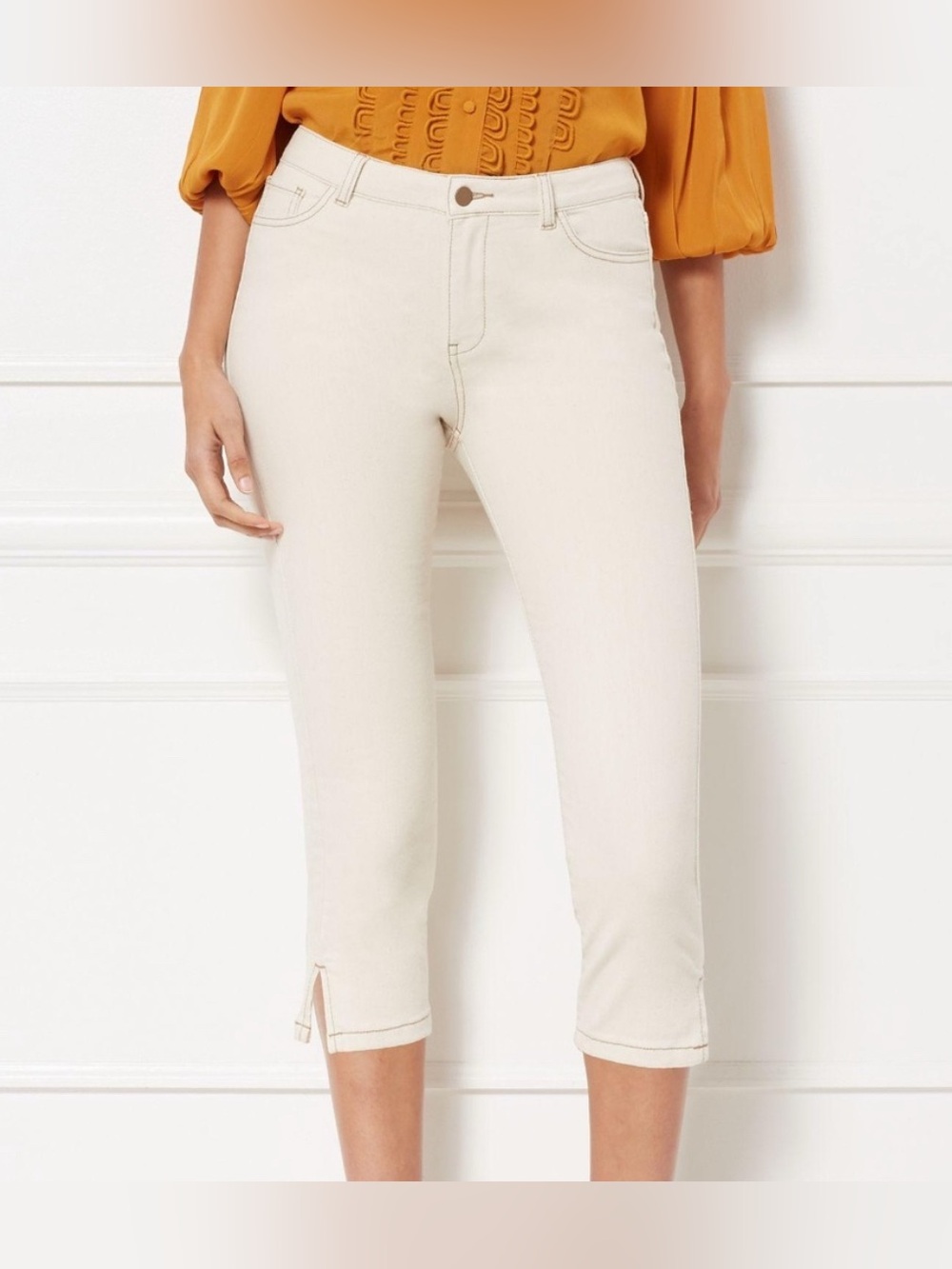 NWT NY&Co Eva Mendes
White MidRise Brynn Capri Jean. SZ: 0